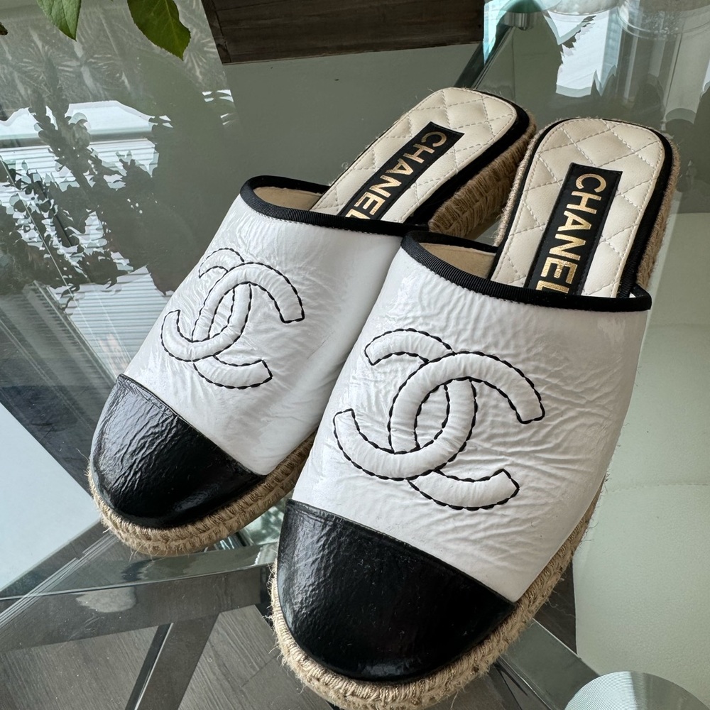 Chanel slides brand new size 37